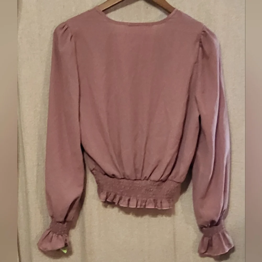 med) No Comment Blouse - Picture 2 of 5